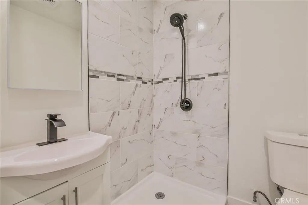 1962 E 114th Street, Los Angeles, California 90059 home-pic-11